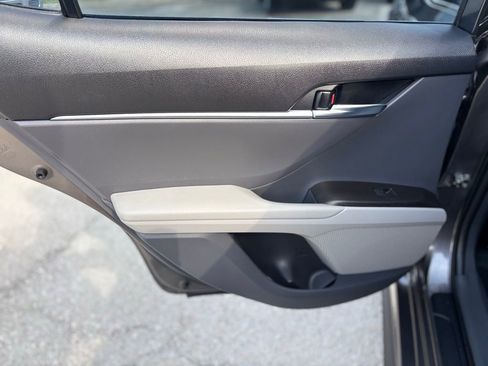 Used 2022 Toyota Camry SE image 19