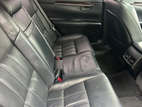 Used 2016 Lexus ES 350 w/ Luxury Package w/Wood Trim FWD image 29