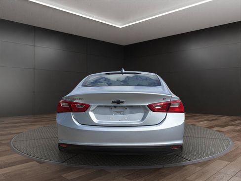 Used 2017 Chevrolet Malibu LT w/ Leather Package FWD image 7