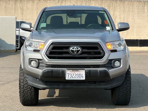 Used 2020 Toyota Tacoma SR5 w/ Blackout Package RWD image 10