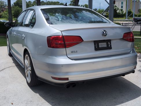 Used 2016 Volkswagen Jetta GLI SE FWD image 8