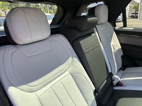 New 2025 Land Rover Range Rover Sport Dynamic SE image 18