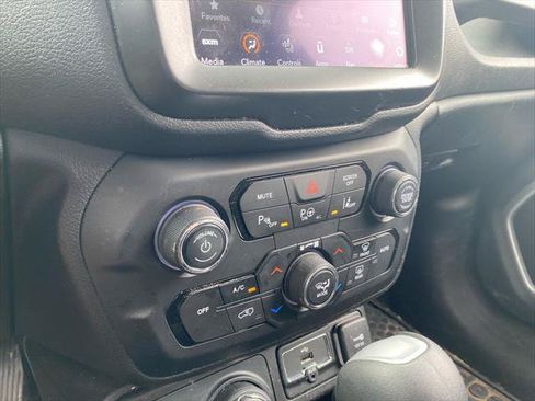Certified 2021 Jeep Renegade Latitude w/ Luxury Group I AWD/4WD image 13