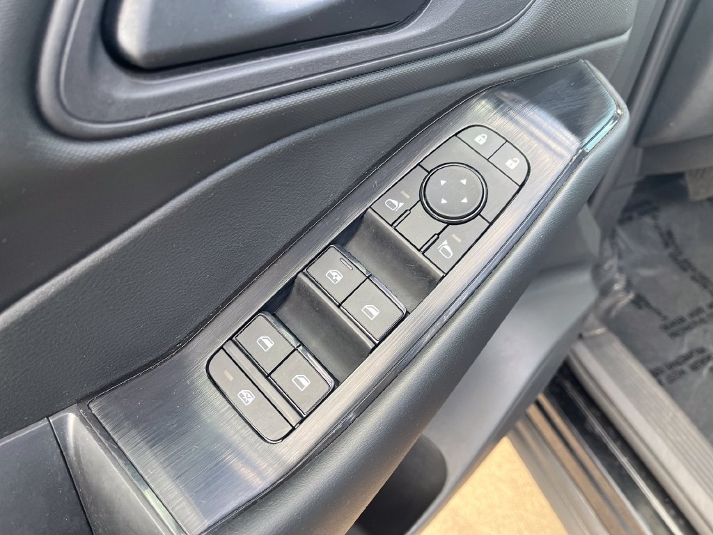Used 2025 Nissan Rogue S AWD/4WD image 12