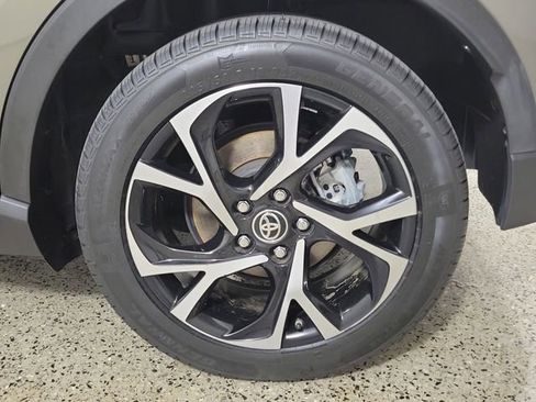 Used 2021 Toyota C-HR XLE FWD image 8