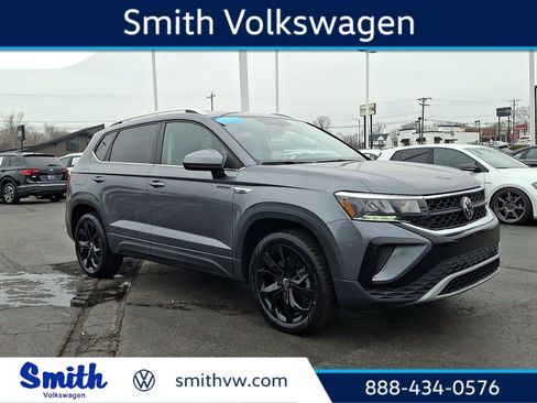 Certified 2023 Volkswagen Taos SE w/ Panoramic Sunroof Package image 1