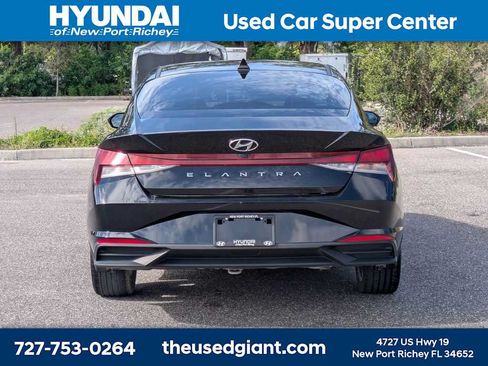 Used 2023 Hyundai Elantra SEL w/ Convenience Package FWD image 4