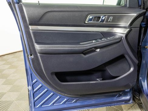 Used 2019 Ford Explorer XLT image 33