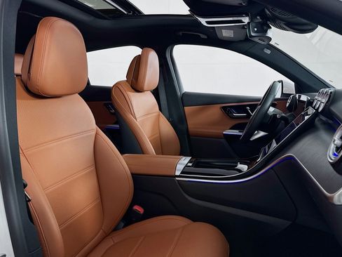 Certified 2025 Mercedes-Benz GLC 300 4MATIC image 8
