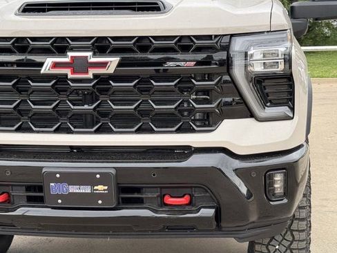 New 2026 Chevrolet Silverado 2500 ZR2 AWD/4WD image 9