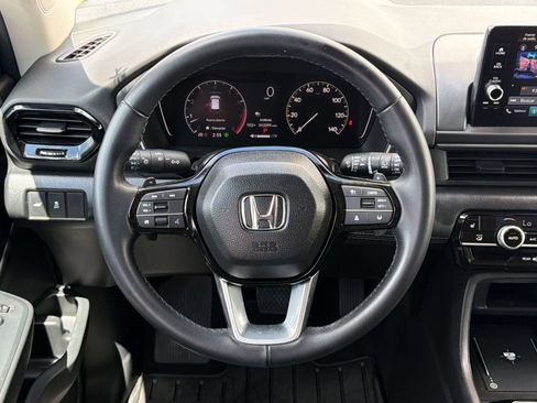Used 2025 Honda Pilot EX-L image 11
