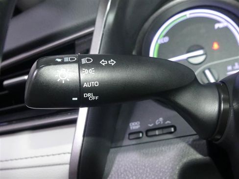 Used 2022 Toyota Camry SE w/ Cold Weather Package FWD image 34