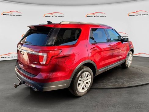 Used 2018 Ford Explorer XLT AWD/4WD image 10