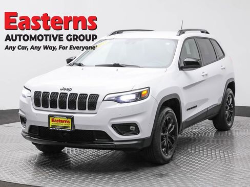 Used 2023 Jeep Cherokee Altitude Lux image 1