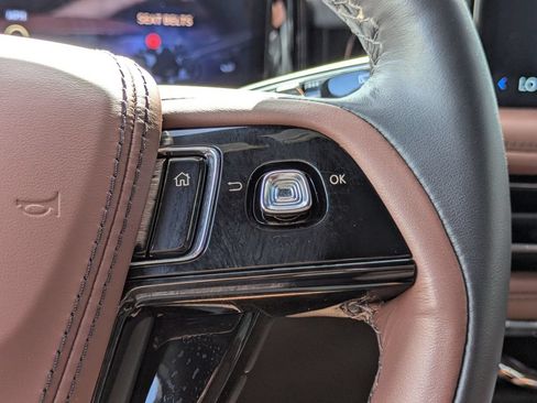 Certified 2025 Lincoln Aviator Reserve RWD image 27