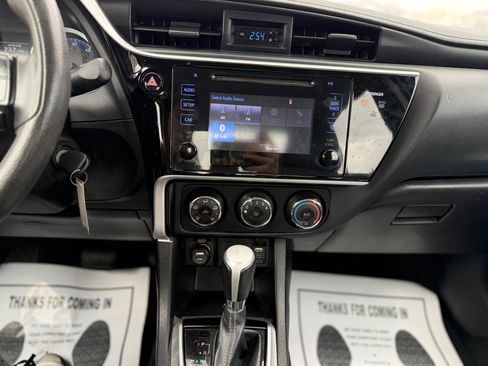Used 2017 Toyota Corolla SE image 22