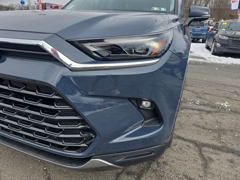 Used 2024 Toyota Grand Highlander Limited image 11