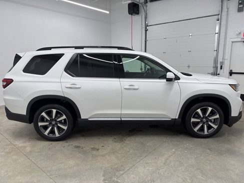 New 2025 Honda Pilot Touring image 4