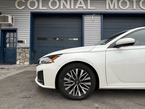 Used 2023 Nissan Altima 2.5 SV image 2