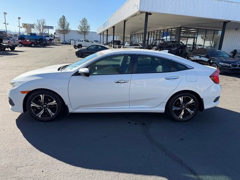 Used 2018 Honda Civic Touring image 3