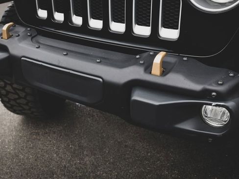 Used 2018 Jeep Wrangler Unlimited Sahara image 4