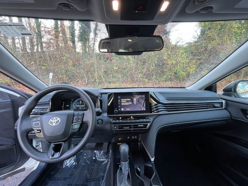 Used 2025 Toyota Camry LE image 29