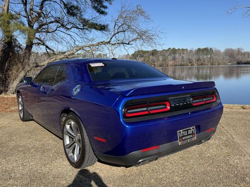Used 2022 Dodge Challenger R/T image 9