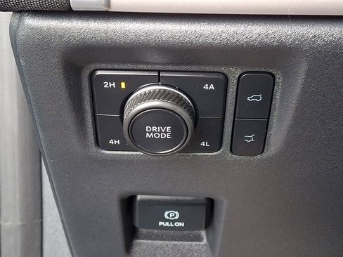 Used 2025 Ford Expedition Active image 26