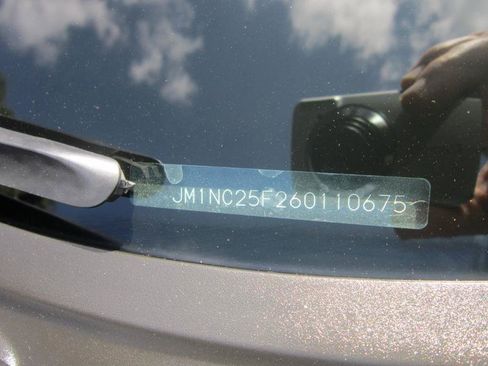Used 2006 MAZDA MX-5 Miata Grand Touring RWD image 23