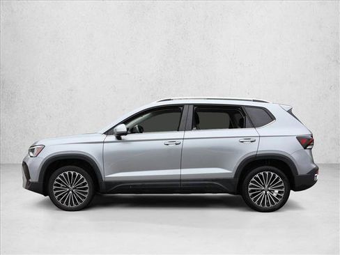 Used 2025 Volkswagen Taos SE FWD image 8