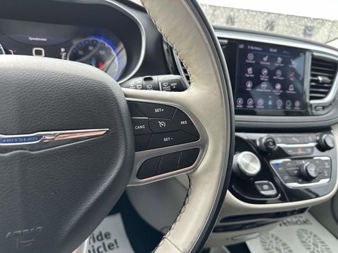 Used 2020 Chrysler Pacifica Limited image 44