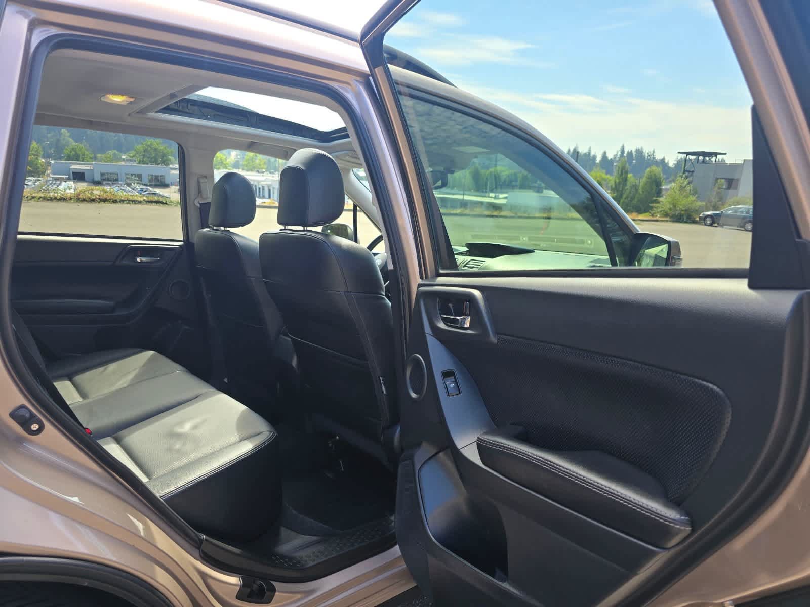 Used 2016 Subaru Forester 2.5i Touring w/ Eyesight & Navigation System AWD/4WD image 27