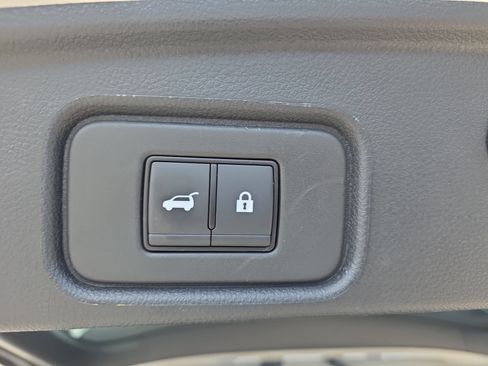 Used 2025 Nissan Pathfinder SL FWD image 13