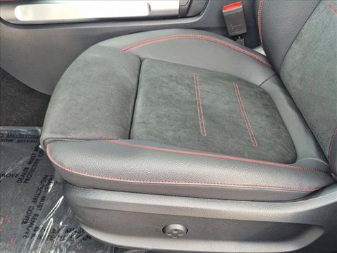 Used 2026 Mercedes-Benz GLB 35 AMG 4MATIC image 4
