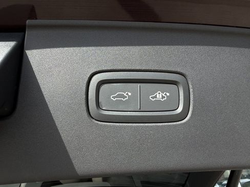 Used 2025 Volvo EX90 Ultra AWD/4WD image 40