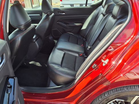 Used 2025 Nissan Altima 2.5 SR image 17