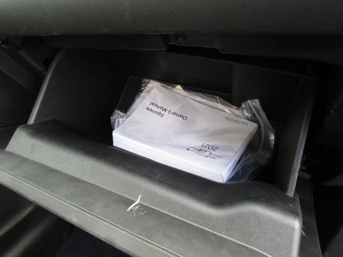 Used 2021 Chevrolet Equinox LS image 24