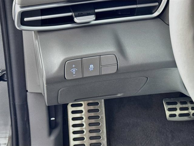Certified 2025 Hyundai Elantra Sport FWD image 14