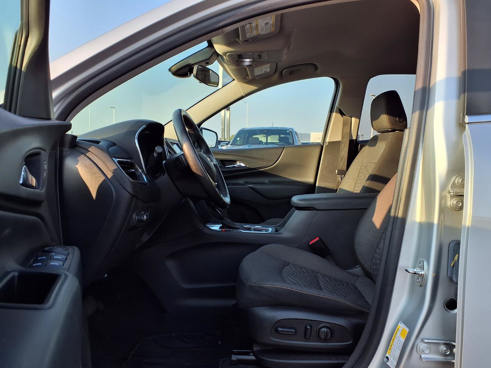 Used 2021 Chevrolet Equinox LT FWD image 22