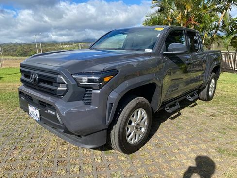 Used 2025 Toyota Tacoma SR5 AWD/4WD image 21