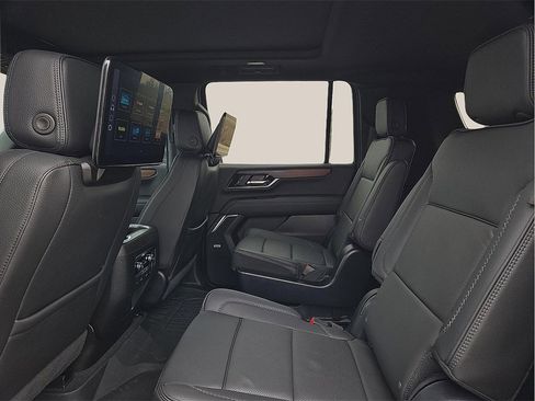 Used 2025 GMC Yukon XL Denali w/ Denali Reserve Package image 10