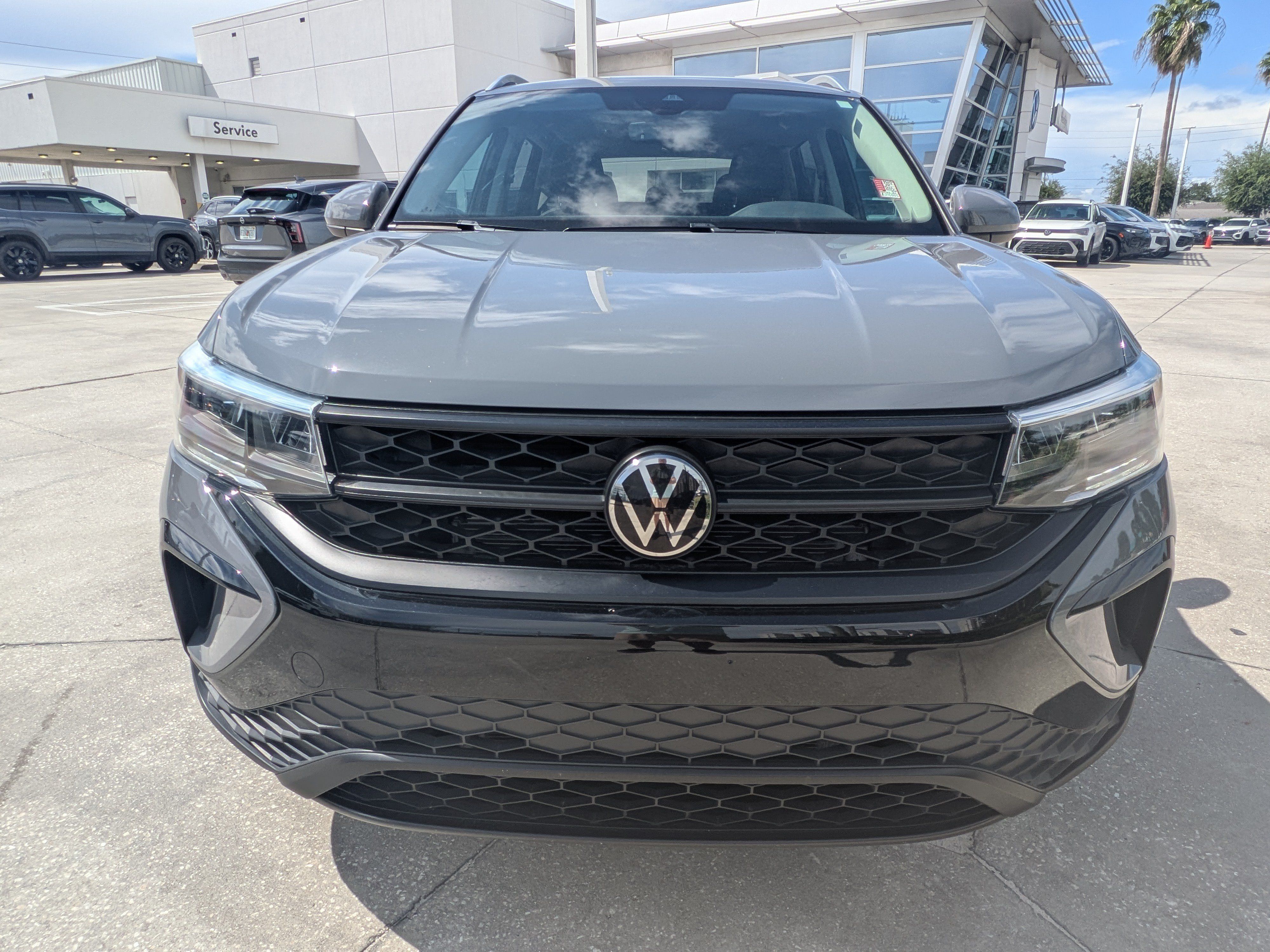 Certified 2024 Volkswagen Taos SE w/ Panoramic Sunroof Package AWD/4WD image 8