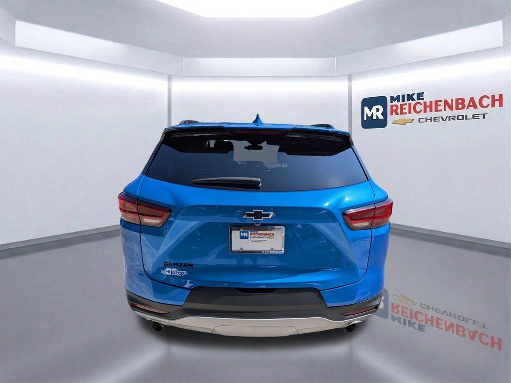 Used 2024 Chevrolet Blazer LT w/ Convenience Package FWD image 5