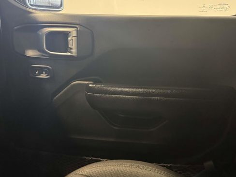 Used 2021 Jeep Gladiator Sport AWD/4WD image 28