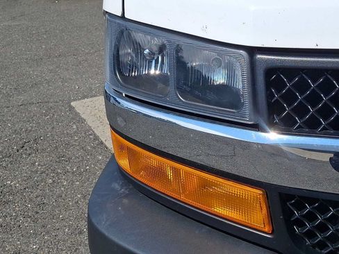 Used 2025 Chevrolet Express 2500 w/ Driver Convenience Package RWD image 9