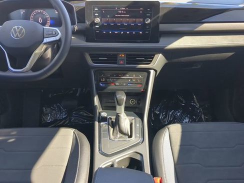 New 2026 Volkswagen Taos SE image 14