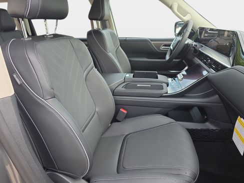 New 2026 INFINITI QX80 Luxe RWD image 10