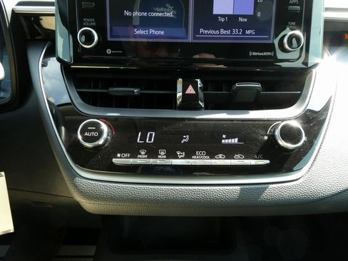 Used 2022 Toyota Corolla LE image 21