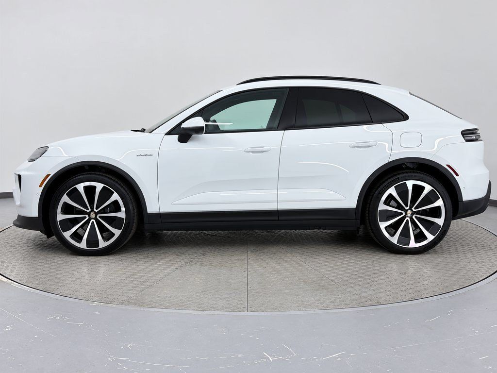 Used 2026 Porsche Macan 4 Electric AWD/4WD image 2