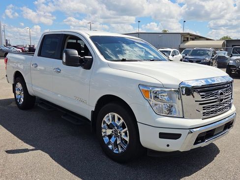 Used 2024 Nissan Titan SV w/ SV Convenience Package RWD image 17